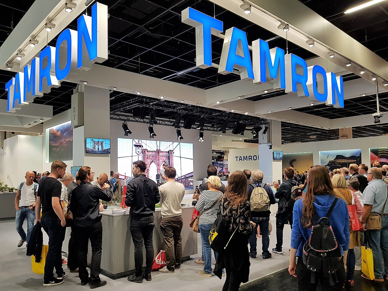 Visitors at Tamron’s Photokina exhibit in 2018.